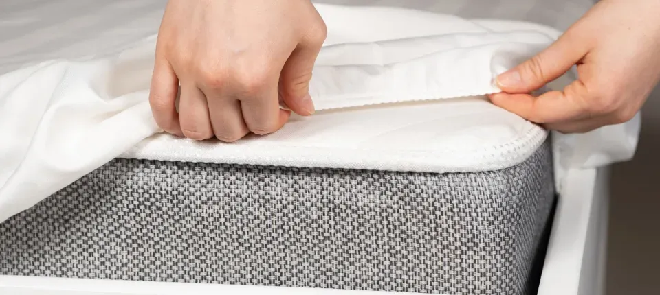 strippping-bed-linens
